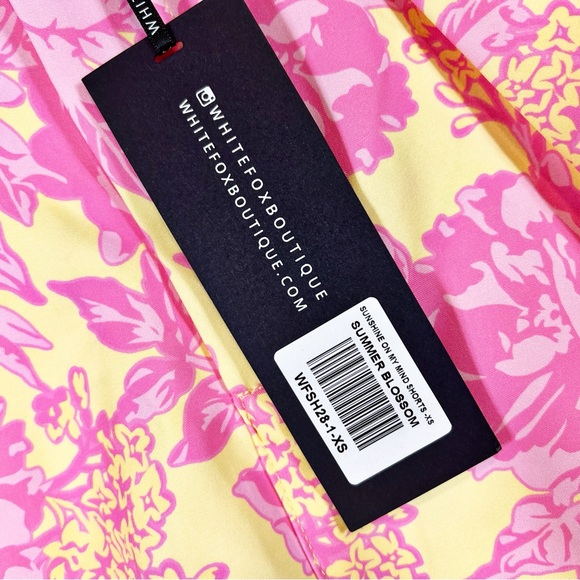White Fox Boutique Sunshine On My Mind Shorts Summer Blossom NWT Size XS Floral - Picture 3 of 10